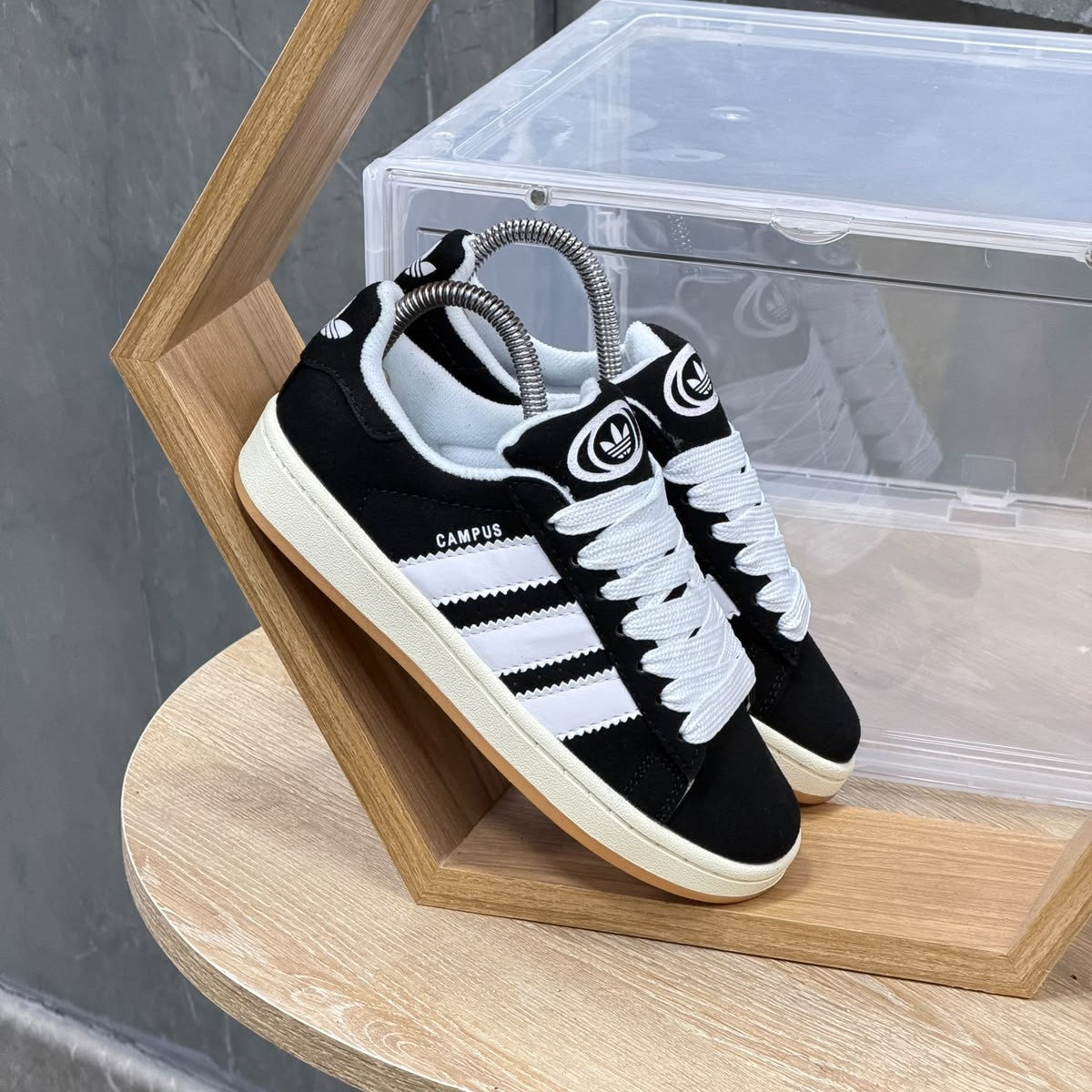 Adidas campus