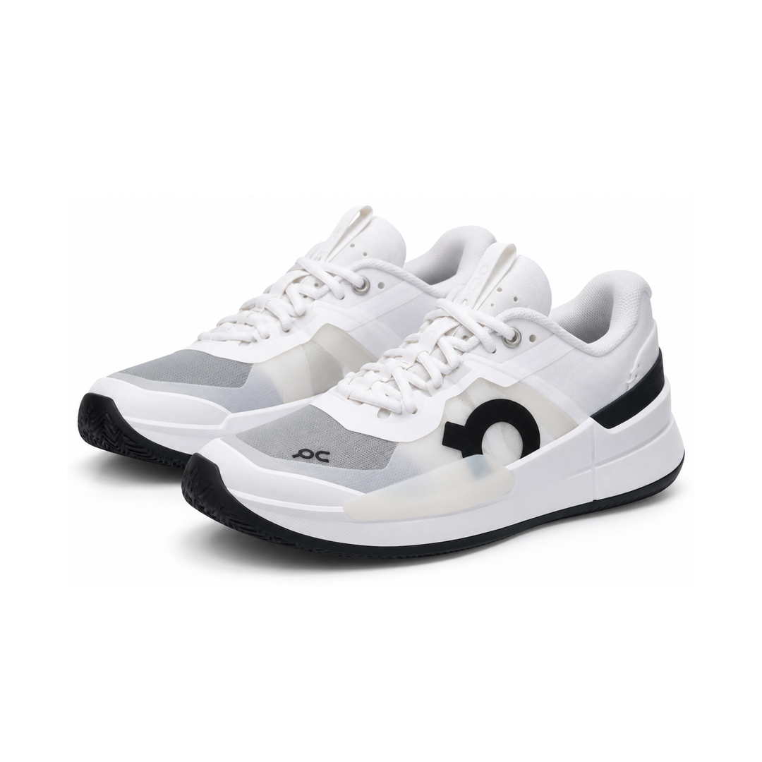 On THE ROGER Pro 2 Clay White/Black, par tres cuartos